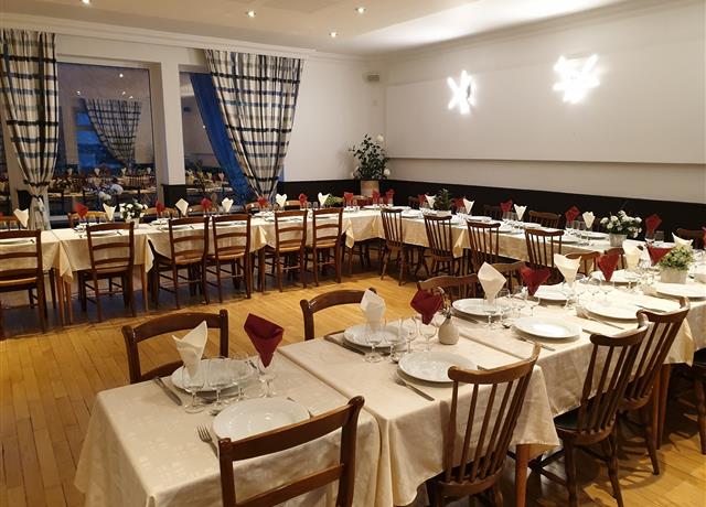 Salle repas de groupe